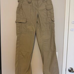 Women’s/Men's Tan Cargo Pants • size 4